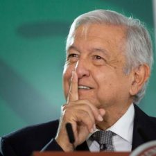 México critica a Perú, y alaba a Cuba